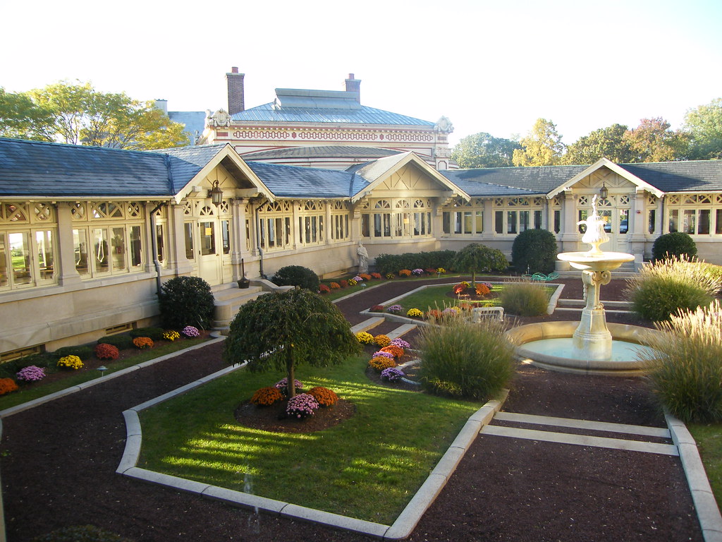 Courtyard Garden Fall 08 Dowling College, Fortunoff Hall P… Flickr