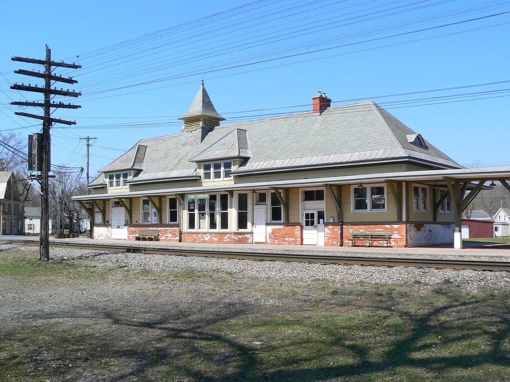 Delaware&Hudson RR station Fort Edward, NY Trackside Apri… thee