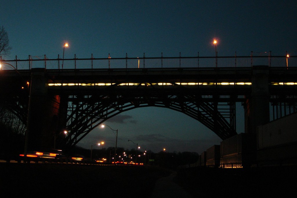 Prince Edward Viaduct, Toronto homeward bound at dusk vi… Flickr