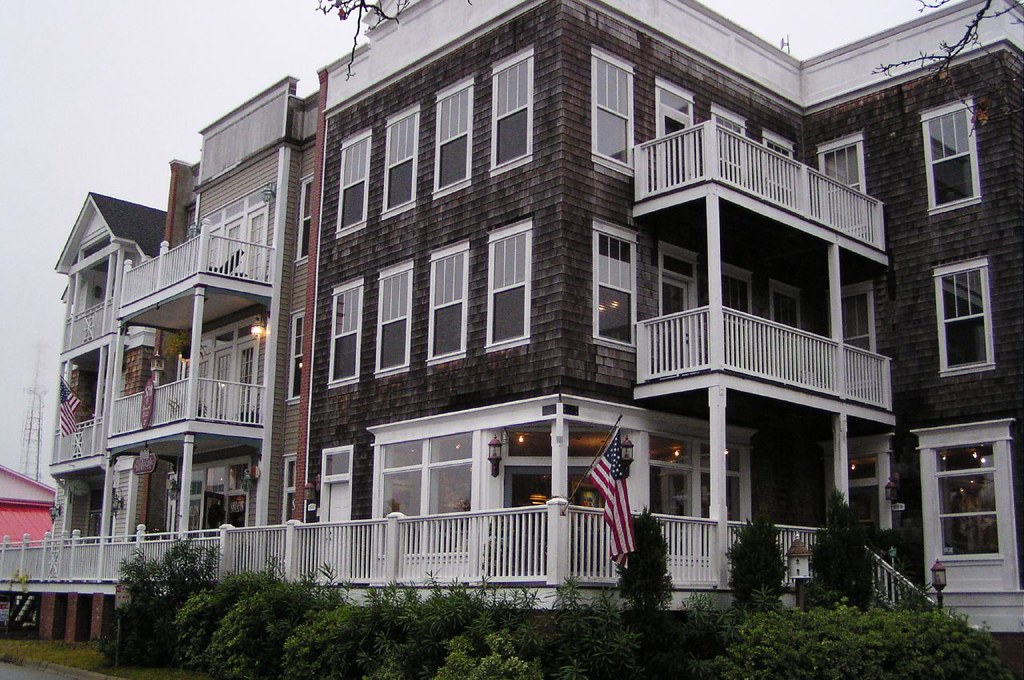 Downtown Manteo, NC Pat_and_Sharon Flickr