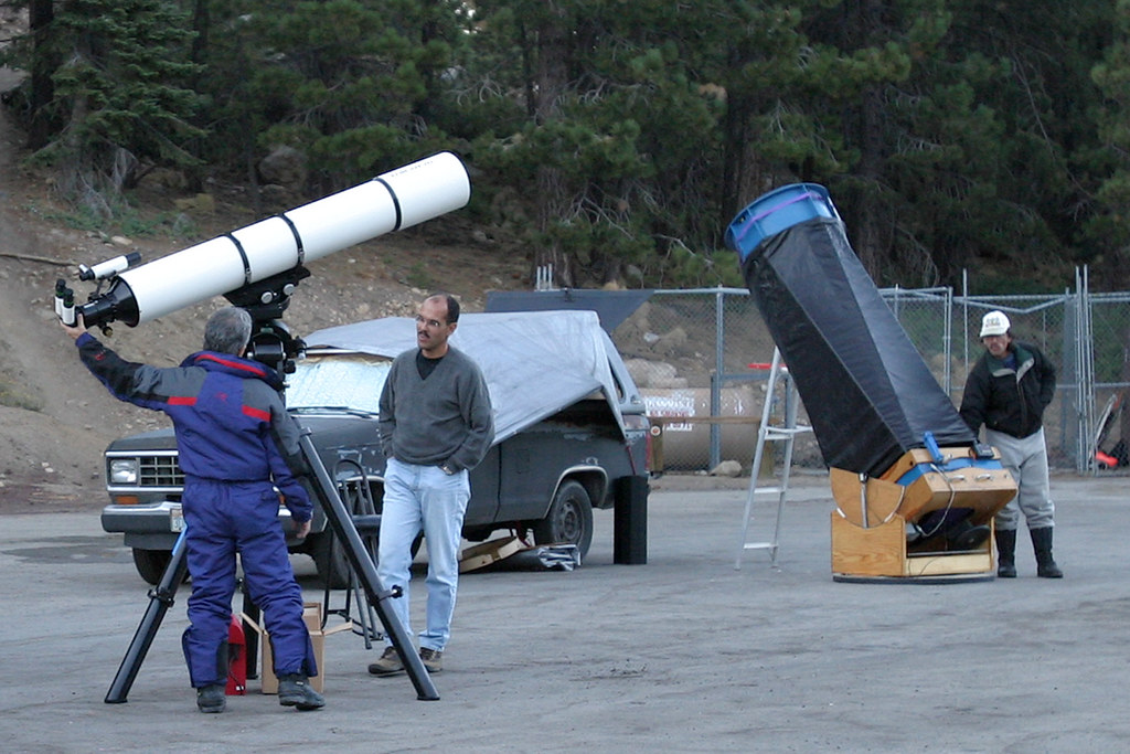 IMG_9951Big telescopes at Mt. Pinos 8inch TEC APO refrac… Flickr