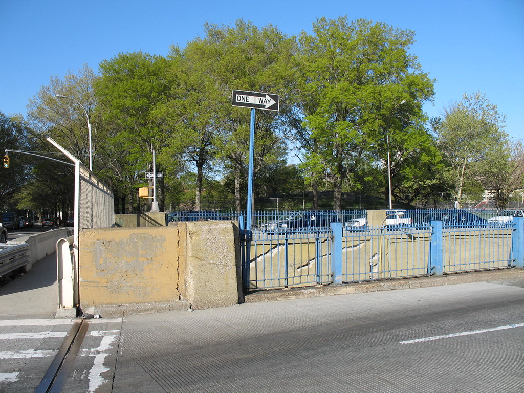 Futire site of Gate 4 of the new (2009) Yankee Stadium, 4/… Flickr