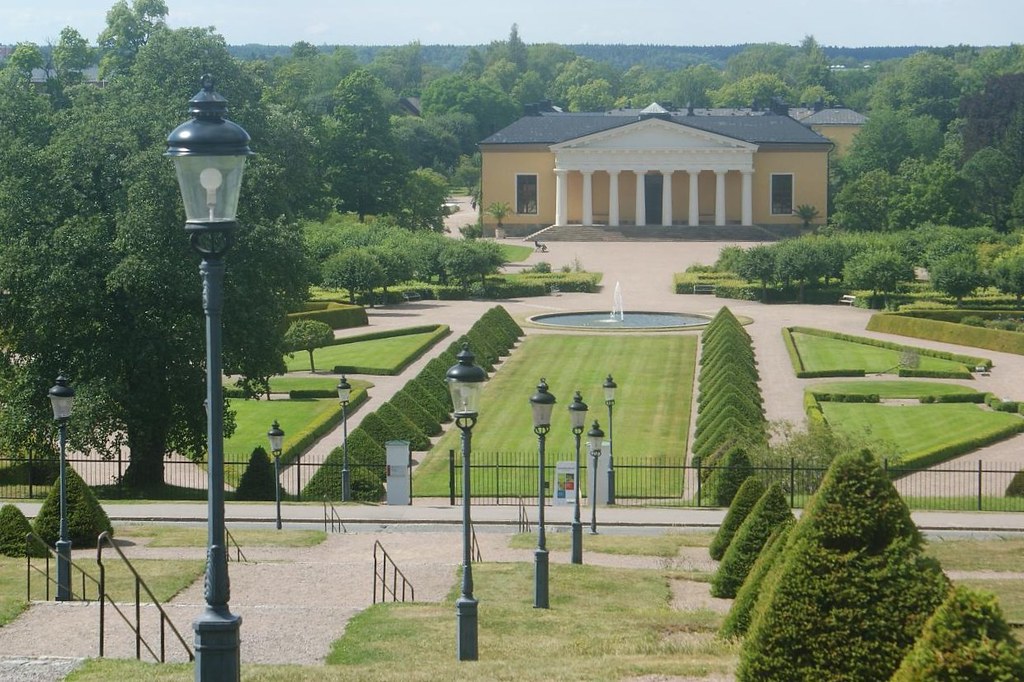 Uppsala castle garden The gardens of Uppsala Castle, which… Flickr