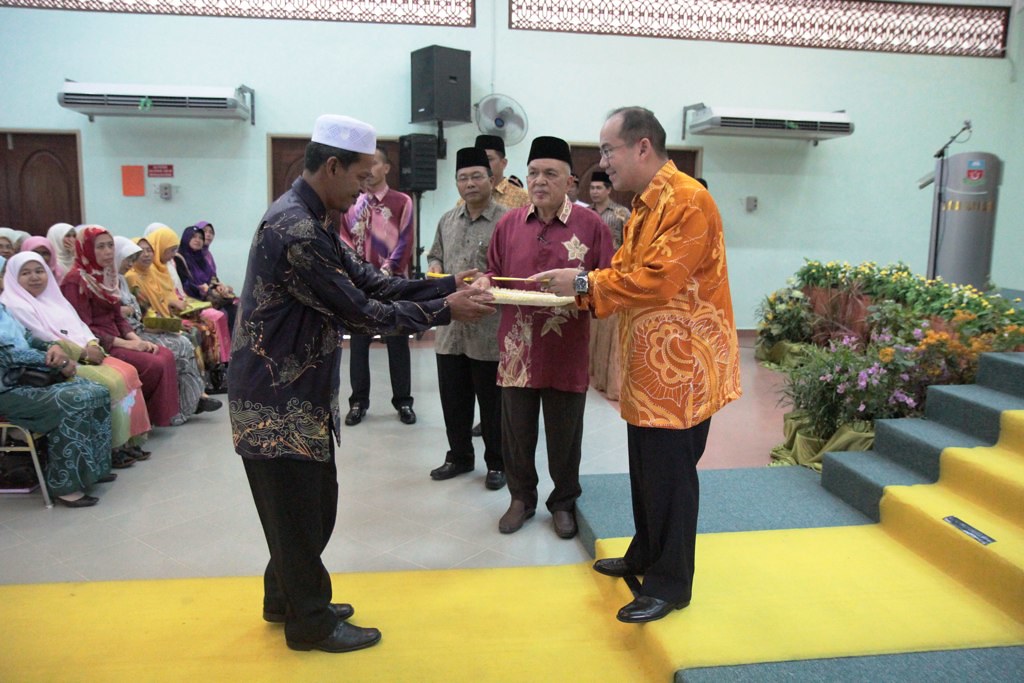 Majlis Pengurniaan Biasiswa Kecil MAIK Oleh Yang Teramat M