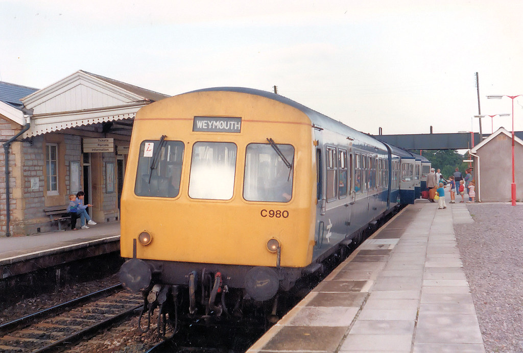C980 Threeway hybrid DMU set C980 at Castle Cary with a s… Flickr