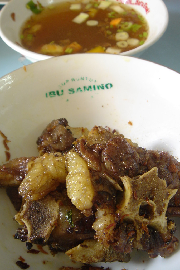 sop buntut goreng kalau sop buntut goreng.. . kuah