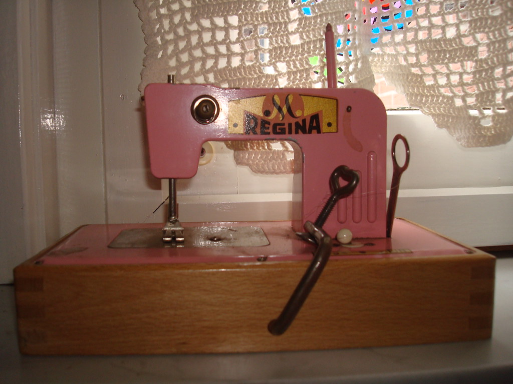 Regina sewingmachine Gina Flickr