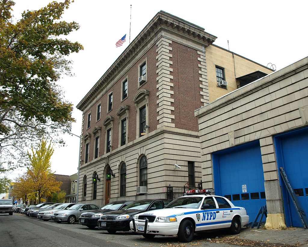P106 NYPD Police Station Precinct 106, Ozone Park, Queens,… Flickr