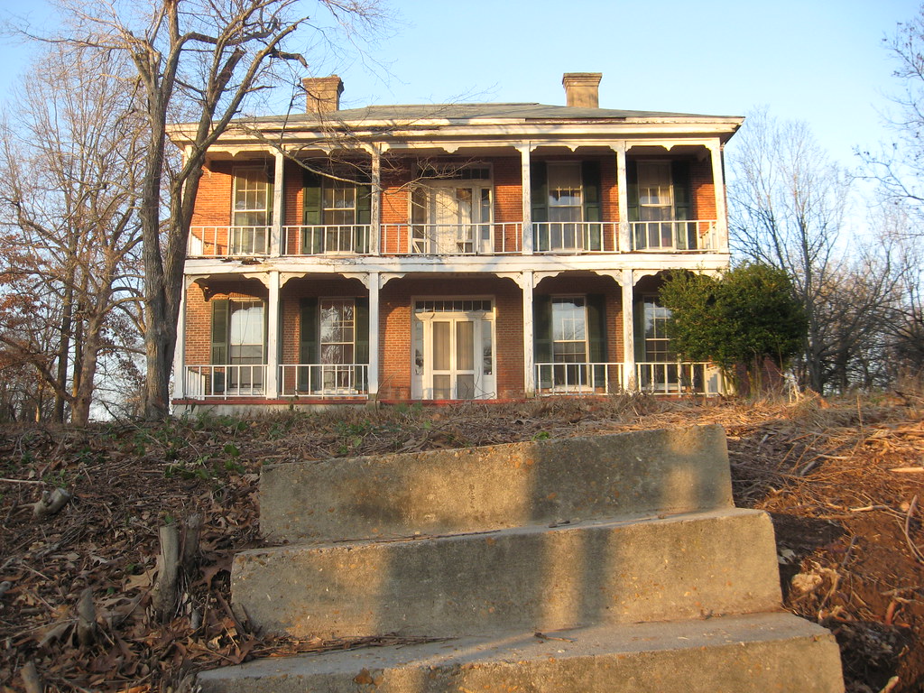 Abandoned House Oxford, Mississippi This house on East Jac… Flickr