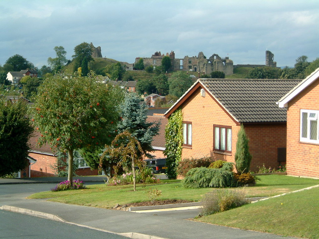 Tutbury Castle from Chatsworth Drive, Staffordshire. Flickr