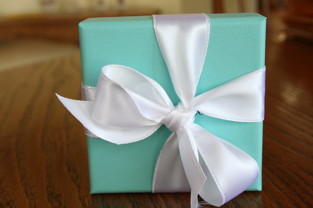 Tiffany Gift Box The iconic blue box and satin ribbon a … Flickr