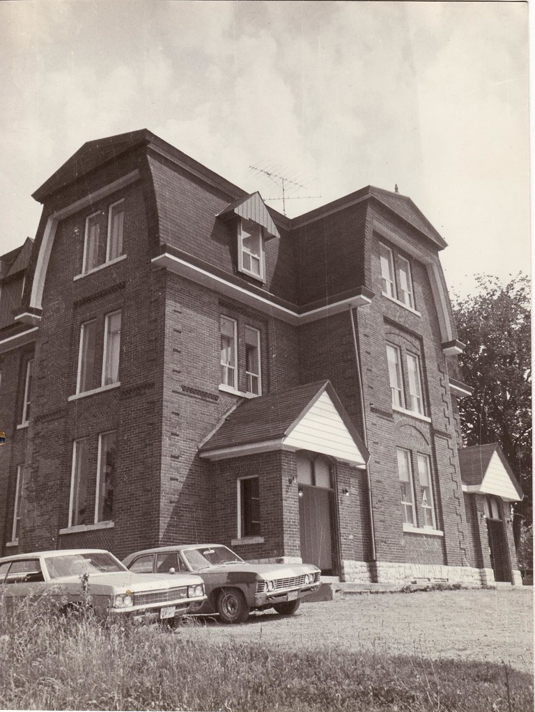 DHS0609 Outside of the apartment building that was built… Flickr