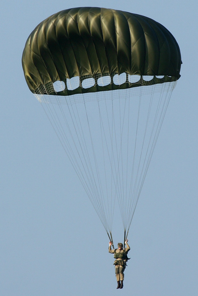 Chute_11oct08EHTE07 Historic parachute at Teuge (EHTE) on … Flickr