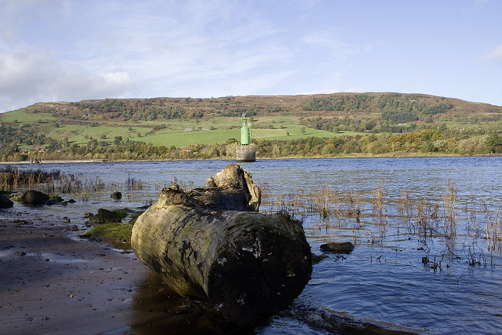 Erskine Bridge / Erskine Beach Bhoy and Log under Erskine … Flickr