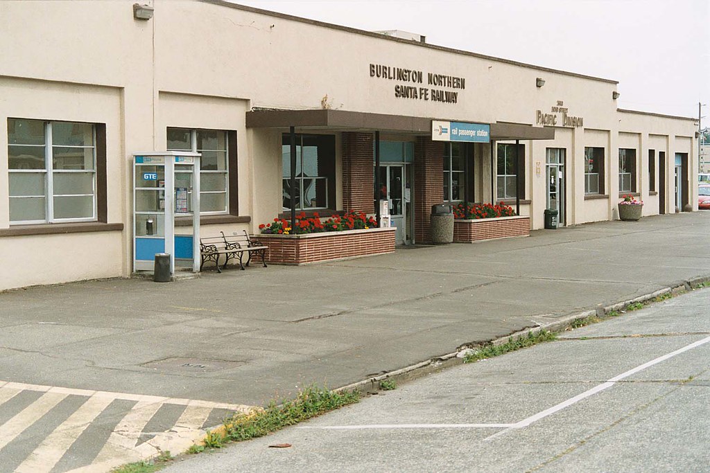 Amtrak depot at Everett, WA, in 2002 a photo on Flickriver