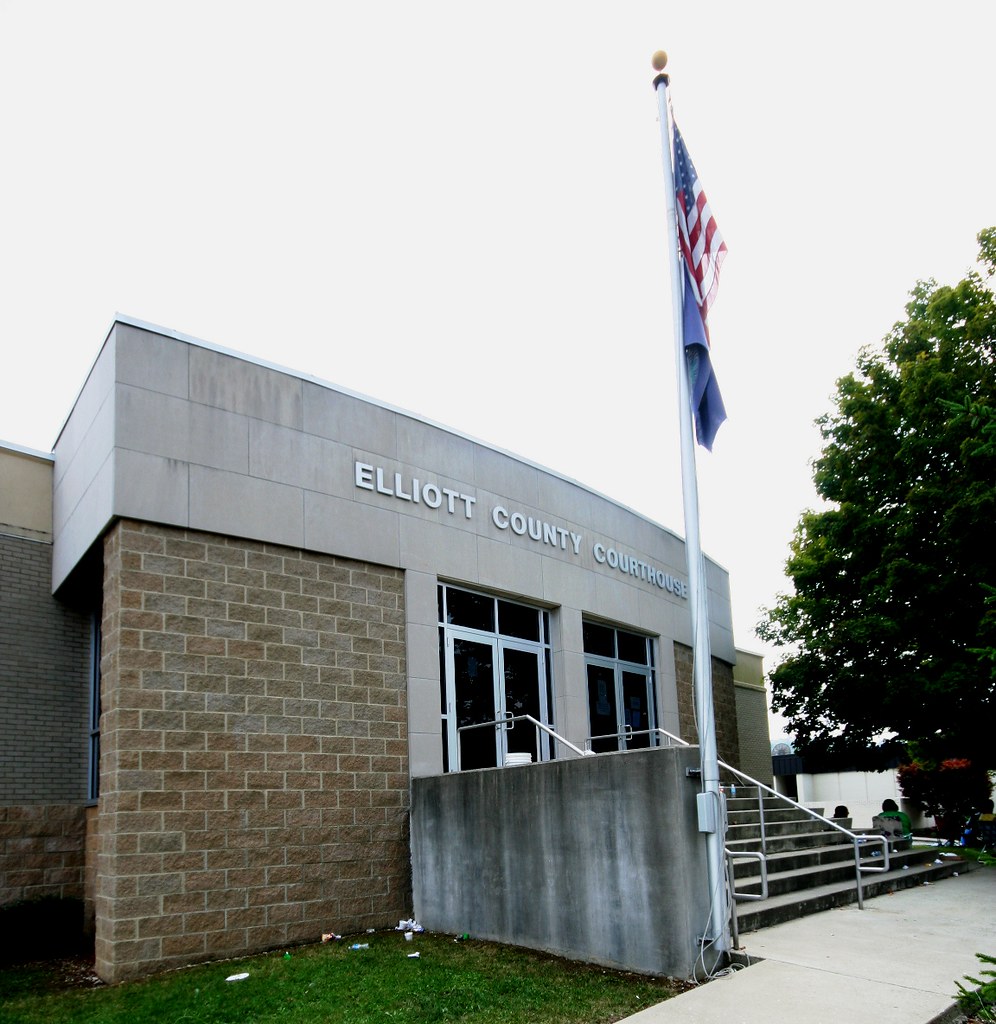 Elliott County Courthouse IMG_1895 Elliott County Courthou… Flickr