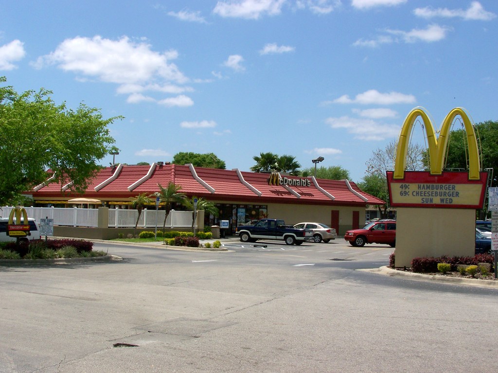 100_4608 1028 Lee Road,Orlando, Florida ncokecan Flickr