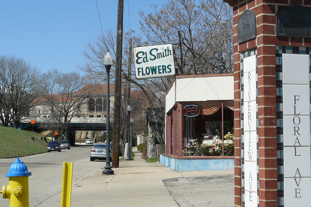 Dayton, Ohio McPherson Town looking west on Riverview towa… Flickr