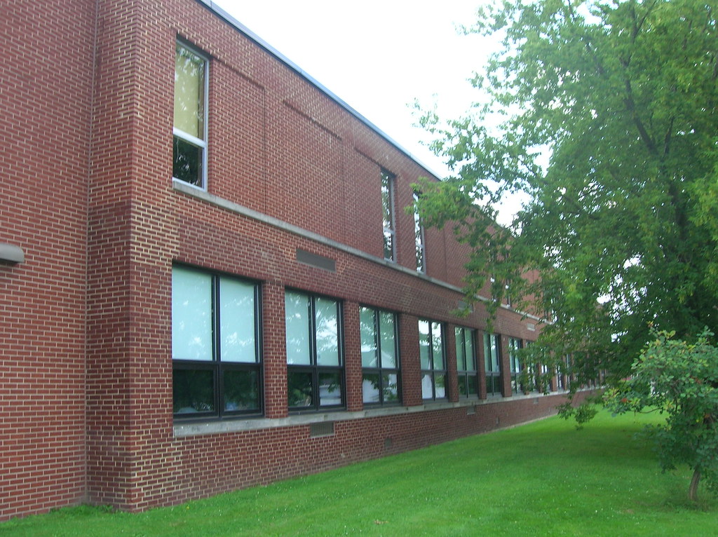 071608 Middlefield Junior High SchoolMiddlefield, Ohio (… Flickr