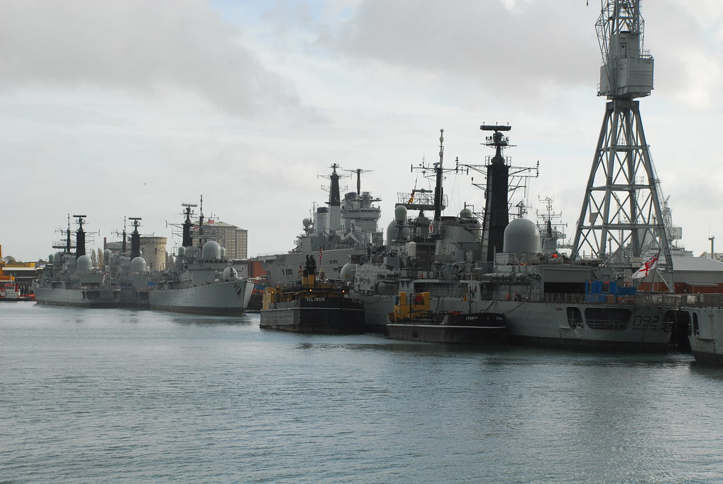 Fountain Lake Jetty A rare view of a full house of Type 42… Flickr