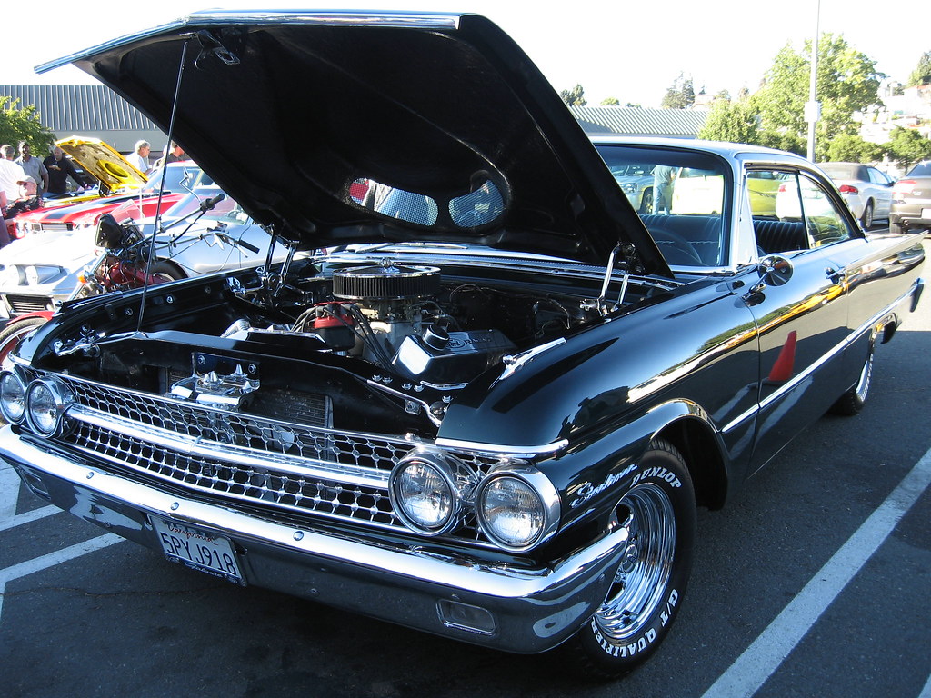 1961 Ford Galaxie Starliner Friday Night Car Show in Rodeo… Flickr