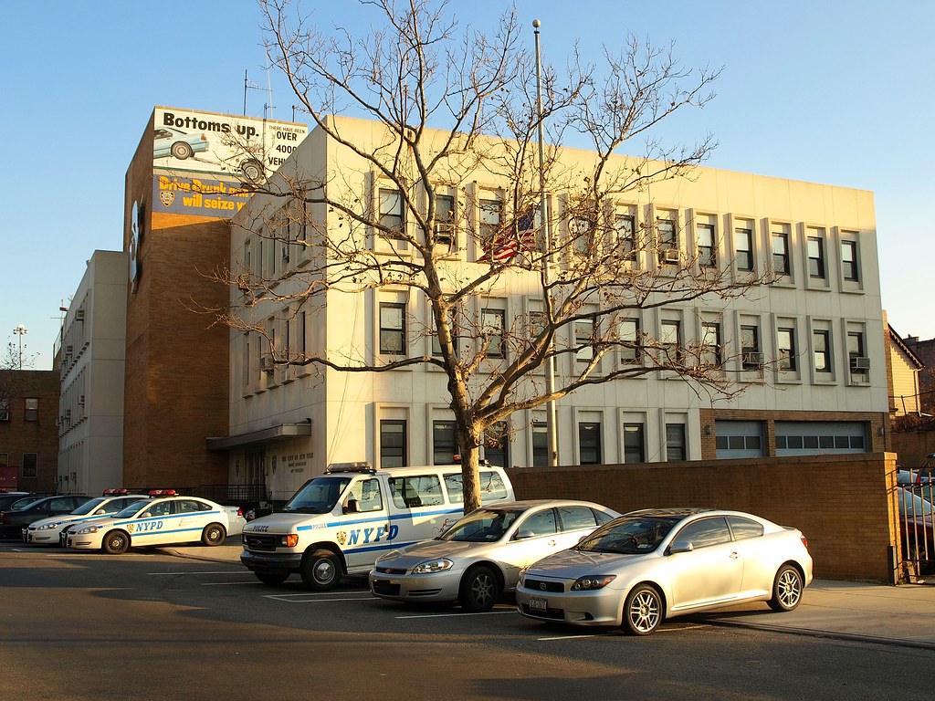 P048 NYPD Police Station Precinct 48, Tremont, Bronx, New … Flickr