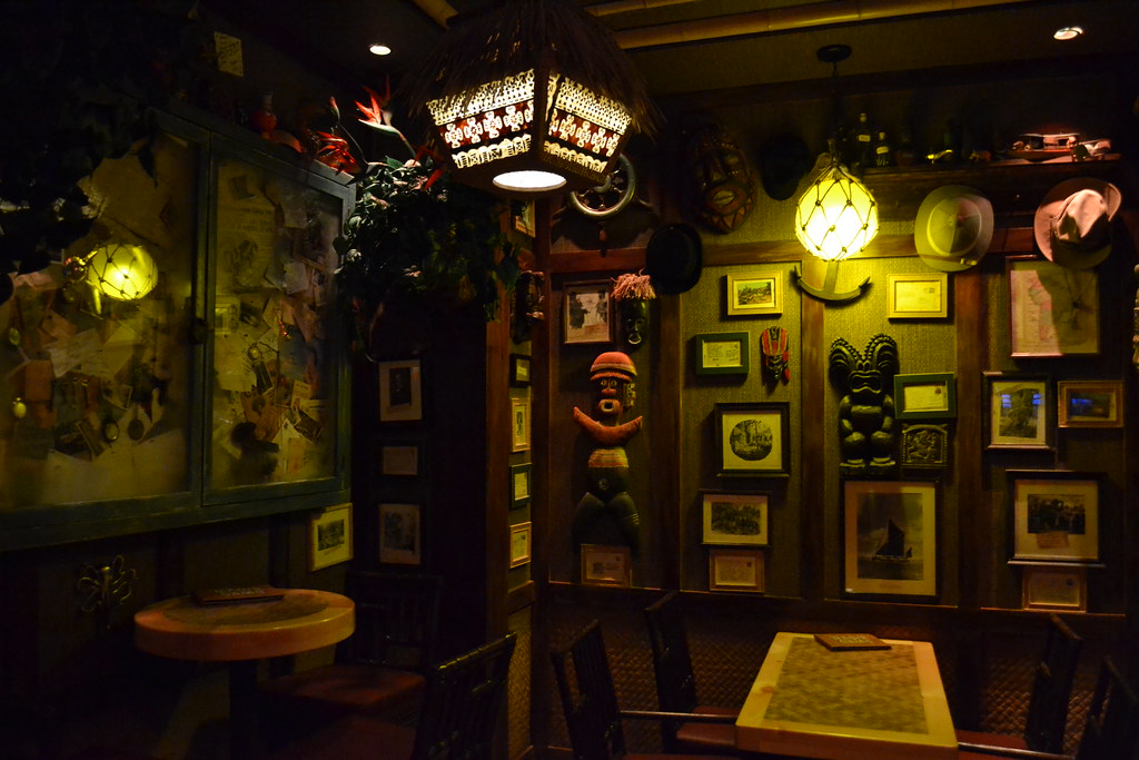 Trader Sam's at the Disneyland Hotel Loren Javier Flickr