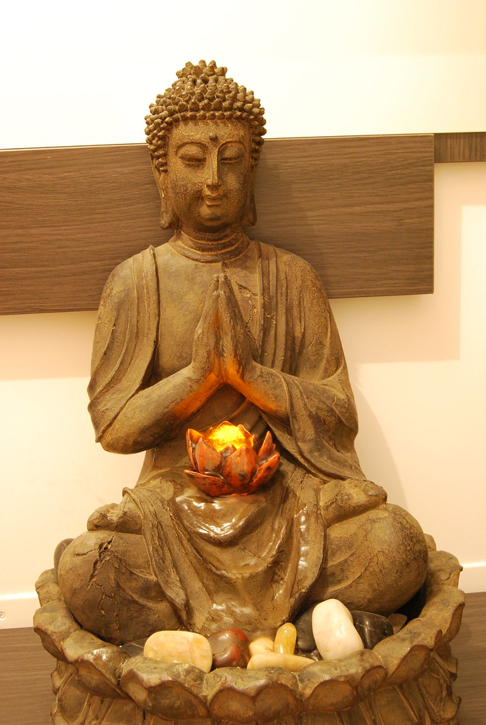 Buda source(fountain) light throttler peace Buda source(fo… Flickr