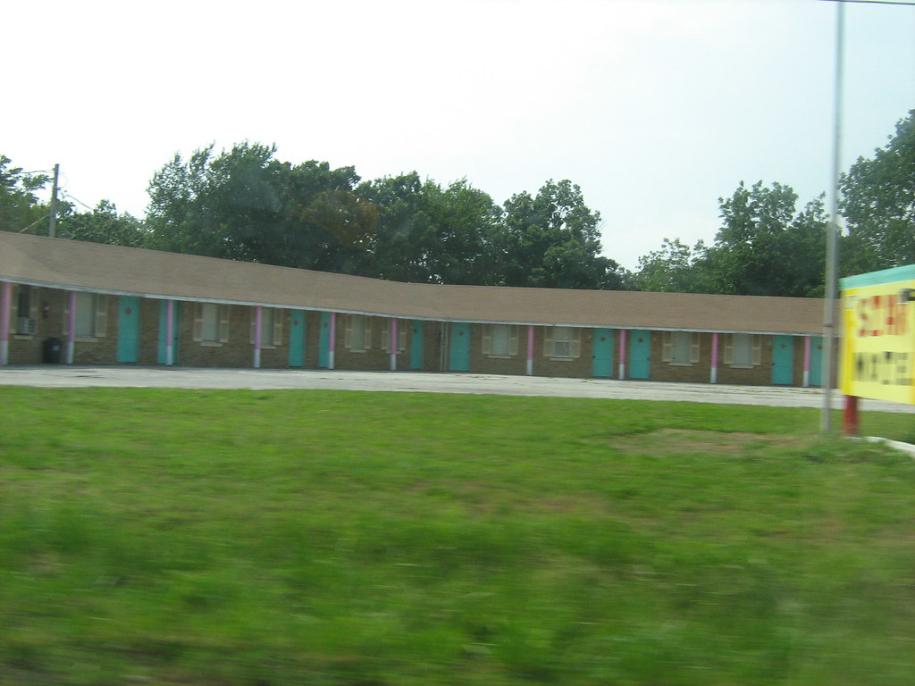 "Star(?) motel" Zooming through Boonville, Missouri. Hey It's That Guy With a Camera! Flickr