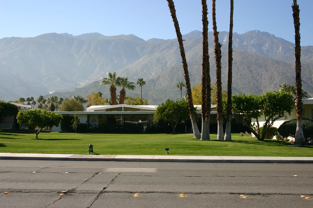 Canyon Estates, Palm Springs, 1970. steve_treinen Flickr