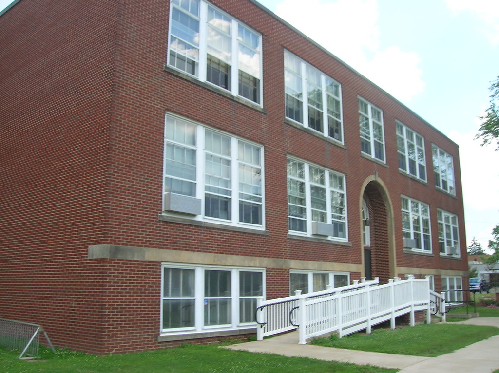 071608 Middlefield School 2Middlefield, Ohio (1) Flickr