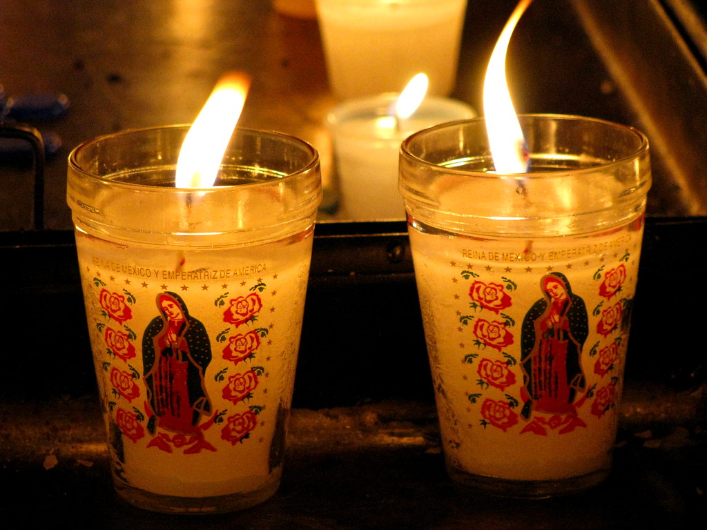 Veladoras para Nuestra Señora del Rosario, templo de Santo… Flickr