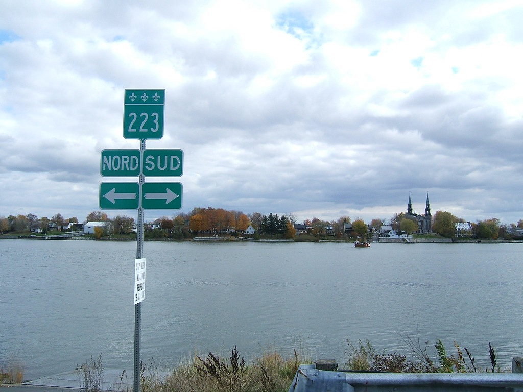 Looking to StDenissurRichelieu LHOON Flickr