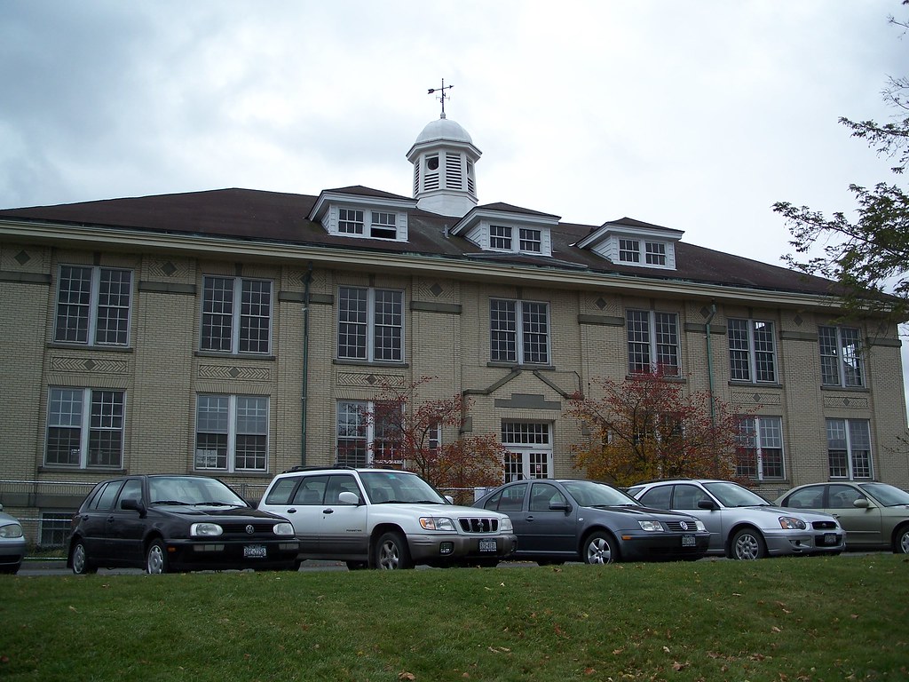 SUNY Cobleskill The Old Gym, part of the old quad State Un… Flickr