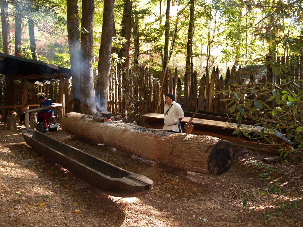 North Carolina Traditional canoe making at Oconaluftee Ind… Flickr
