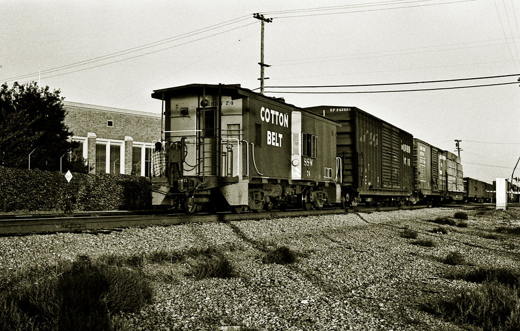 Cotton_Belt_74 Cotton Belt caboose 74 rolls past the old c… Flickr