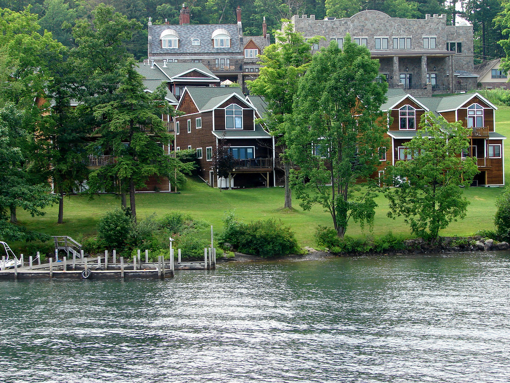 208 Lifestyles of the Rich and Famous, Houses Along Lake G… Flickr