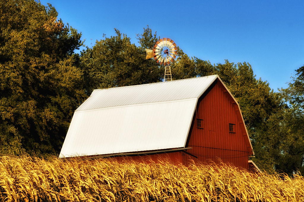 Barn near Pella, Iowa Kathy (aka ArcticFox) Flickr