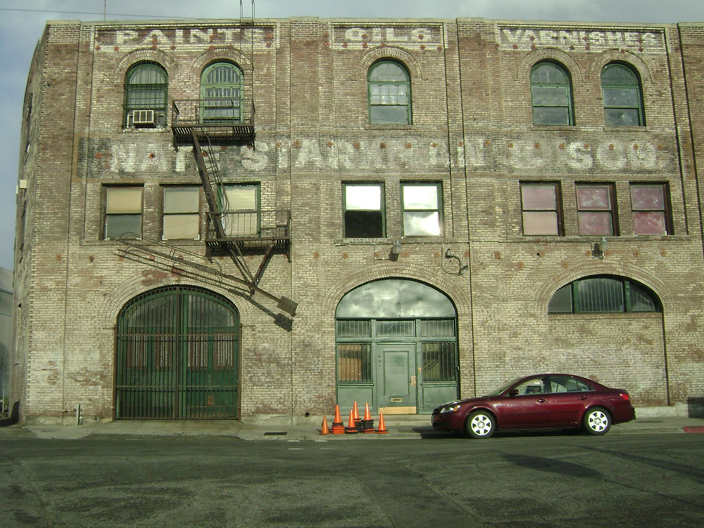 Warehouse, Los Angeles Mateo St, at end of Palmetto St. Flickr