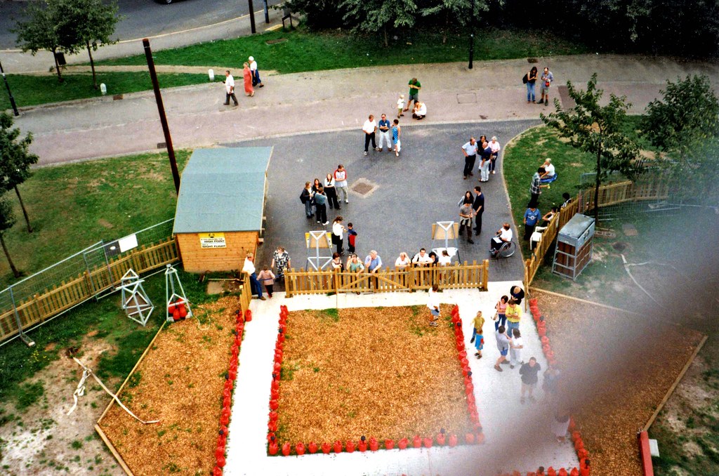 Tethered Helium Balloon, Bristol2 Grete Howard ARPS Flickr
