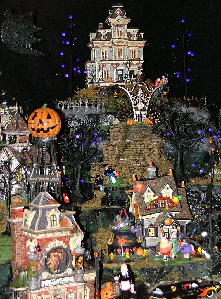 Department 56 Halloween Village Display Olde World Cante… Flickr