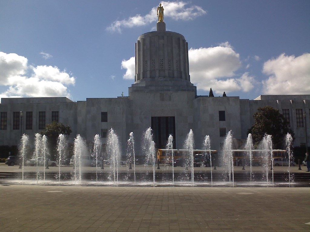 Fountain and Oregon State Capitol Jason McHuff Flickr