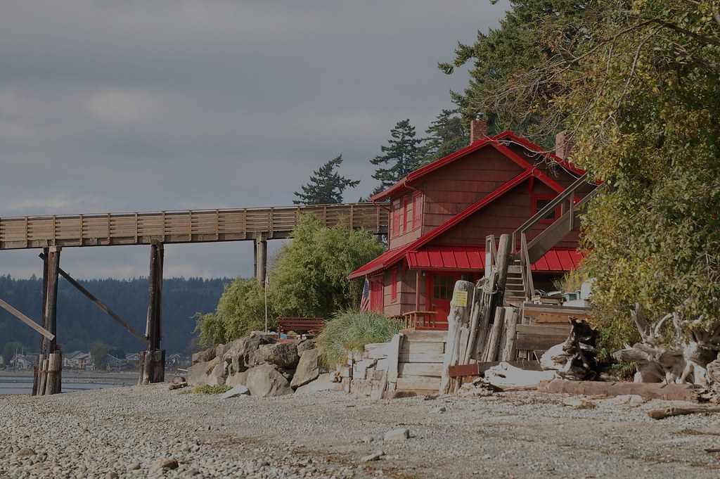 Indianola Beach Red house on the beach. Indianola, Washing… Scott