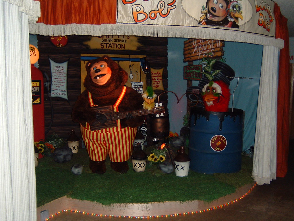 Billy Bob and Looney BIrd Smitty's Super Service Flickr