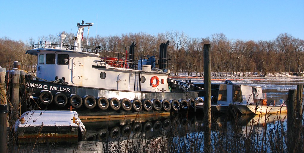 Rocky Hill ferry landing tugboat New Year's Day, 2009 at… Flickr