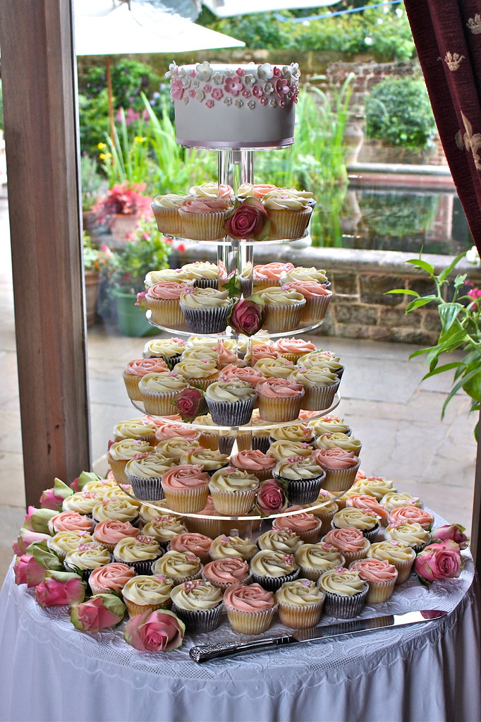 Pink & Ivory Rose Wedding Cupcake Tower 100 Cupcakes and a… Flickr