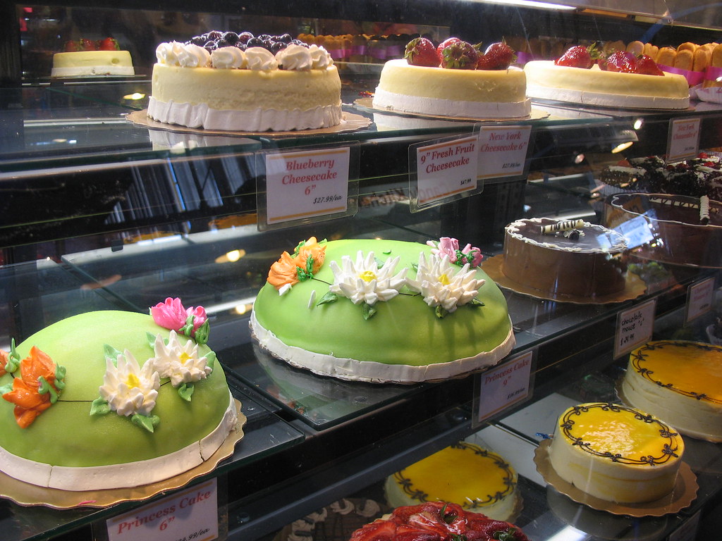 IMG_1060 bakery at Granville Island, Vancouver, B.C. leilamerrill