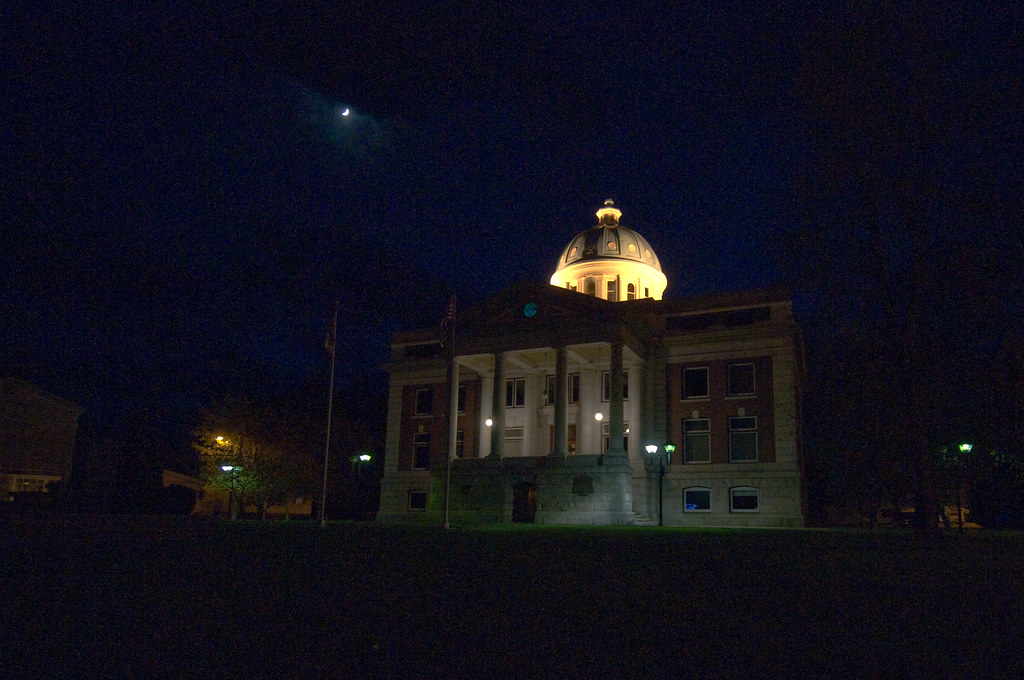 _DSC0603 The Revelstoke court house at night. Hans Mohr Flickr