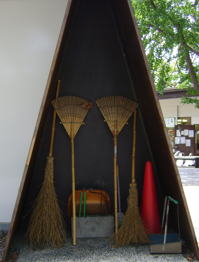 outdoor broom closet! izzyplante Flickr