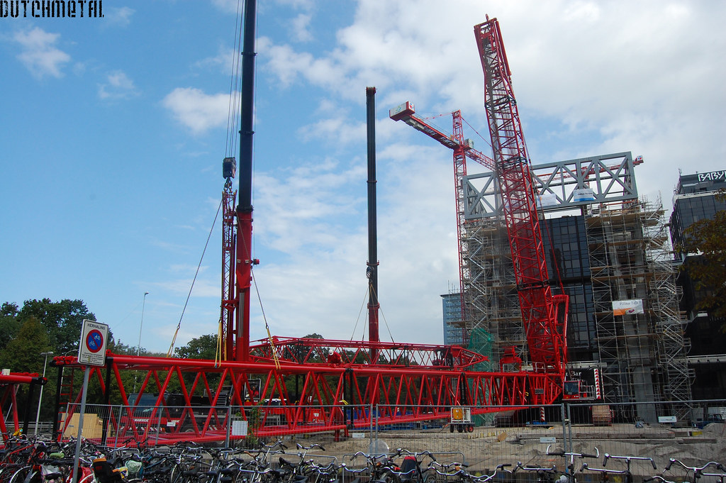 Mammoet LR 1600 crane The process of taking apart the huge… Flickr